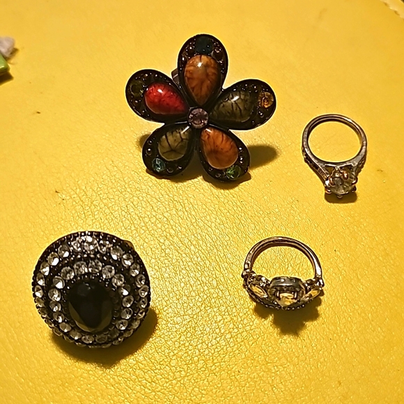 4 Costume Rhinestone Rings - For the price of 1 - Picture 3 of 12